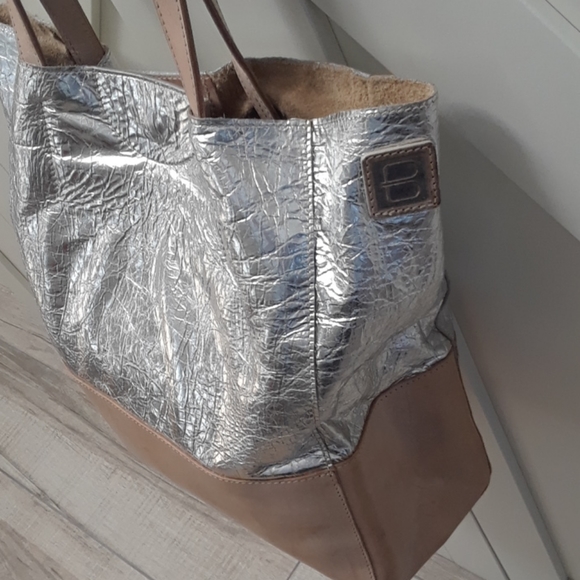 BRAVE LEATHER TOTE - Picture 2 of 8